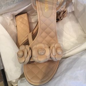 NEW Chanel Beige lambskin sandals ⭐️⭐️⭐️⭐️⭐️